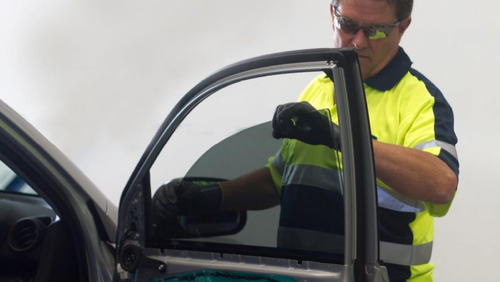 Side Vehicle Window Replacement O'Brien® AutoGlass