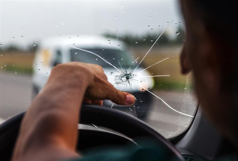 Can I drive with a cracked windscreen?